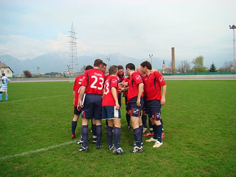 Pozdrav ekipe ND Kranj veterani 2005 pred pričetkom tekme