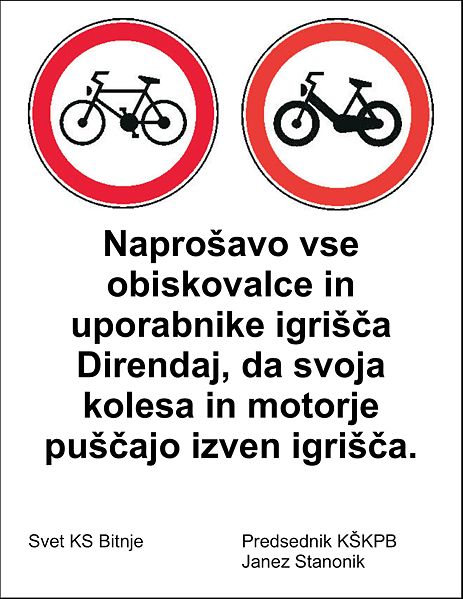 Slika:Prometni znak na igriscu Direndaj.JPG