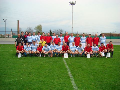 Skupinska slika NK Kaštel Gomilica in ND Kranj veterani 2005