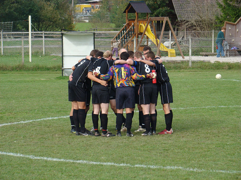 Slika:NK Bitnje 2009 10 17.jpg